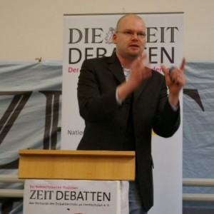 "Debattieren ist nicht nur Hobby, sondern Lebenseinstellung" - Tim Richter über Herausforderungen, Lösungen und Zukunftsmusik