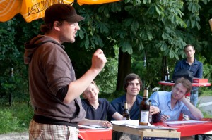 Patrik Ehmann im Finale, im Hintergrund das Team aus Marburg (c: Manuel Adams)