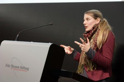 Melanie Sindelar steht der Achten Minute Rede und Antwort