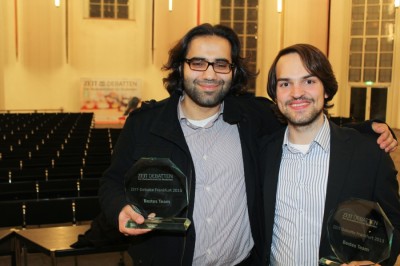 Sieger der ZEIT DEBATTE Frankfurt: Michael Saliba (l.) und Niels Schröter als Mixed-Team "xkcd" (c) Florian Umscheid