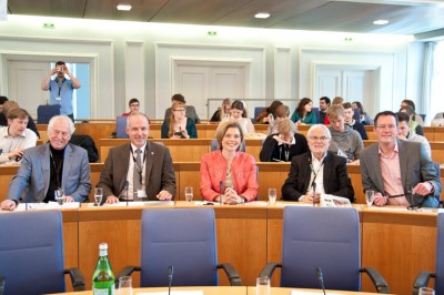 Mitglieder der Ehrenjury im Finale der ZEIT DEBATTE Mainz: Prof. Dr. Jürgen Falter, Universitätspräsident Prof. Dr. Georg Krausch, Julia Klöckner, Markus Schächter und Michael Ebling (v.l.) (c) Michael Schindler