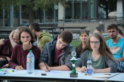 Mareike (r.) als Finaljurorin des Hannoveraner Freundschaftsturniers 2018 - © Tobias Hosenfeldt