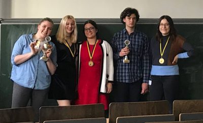 From left to right: Winners of the Open Final (Lucy Murphy, partner Dawid Bartkowiak missing) and the Novice Final (Marina Kojić & Mira Eberdorfer), best speaker Tin Puljić and best novice speaker Louisa Broeg - (c) Debattierclub München