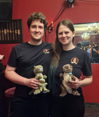 Die SiegerInnen des Dino-Cups 2026, v.l.n.r.: C. v. E., Johanna v. E. ©Lisa Hauke