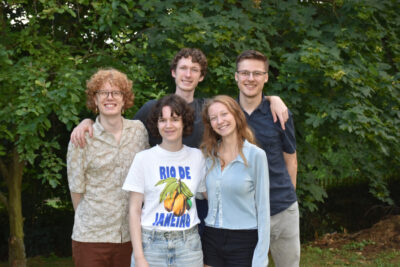 Der neue Vorstand der Debattiergesellschaft Jena (v.l.n.r): Luis Ballandt, Nora Niemann, Jakob Glesmer, Luisa Mühler und Jamie Amthor. Foto: Emma Mitulla.